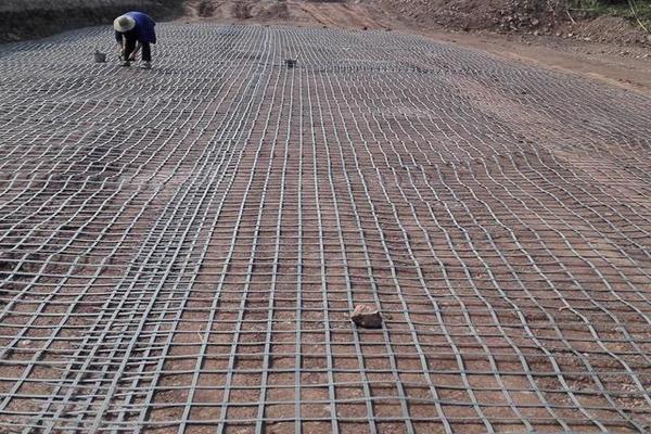 土工格栅在路基中是怎么施工的呢？  第1张