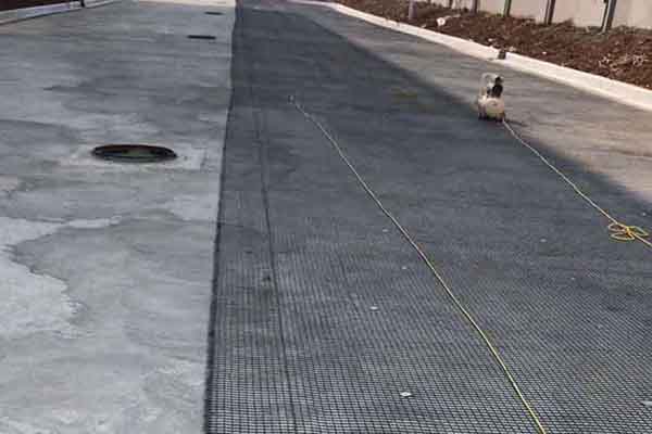 土工格栅在城市白改黑道路上怎么施工呢？  第1张