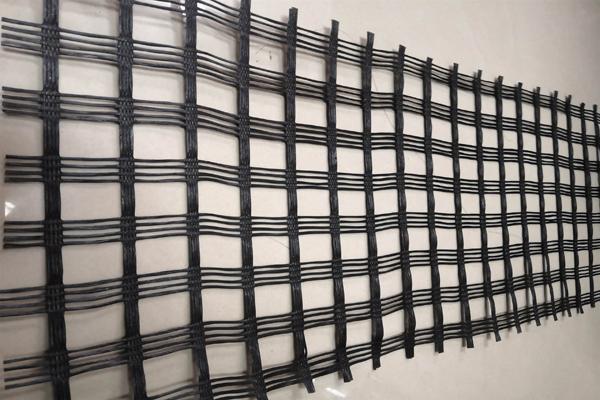 自粘型玻纤土工格栅的特点有哪些呢？  第1张