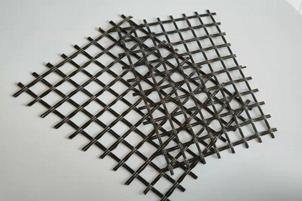 在防洪护堤中为什么使用土工格栅呢？  第2张