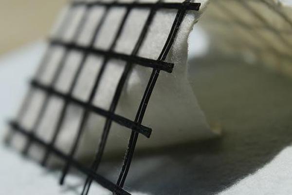 复合土工格栅垫详解：作用、特点与应用领域  第2张