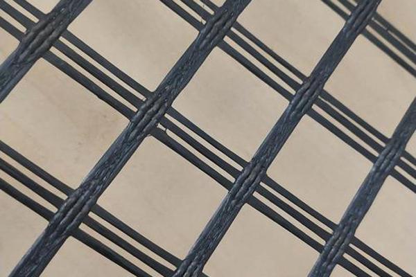玻纤土工格栅性能解析：了解其特点与优势  第1张
