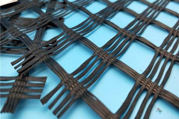 水泥混凝土路面施工，了解土工格栅的应用方法  第2张