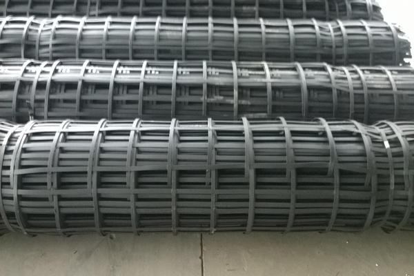 双向土工格栅:纵横向受力区别揭秘  第2张