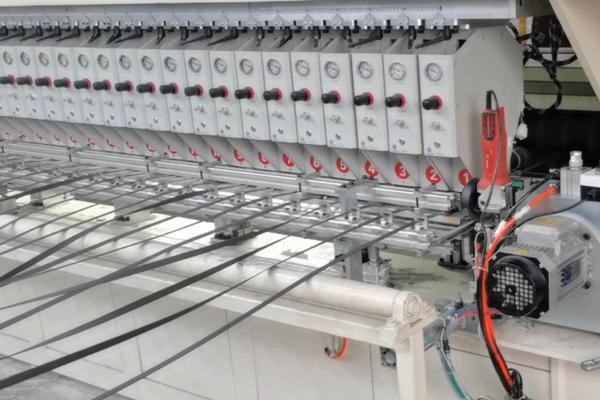 高韧性聚酯纱线集束土工格栅厂家有哪些，点这里查看  第1张