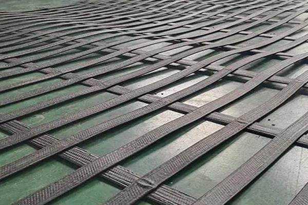 高韧性聚酯纱线集束土工格栅与玻纤格栅的区别  第1张