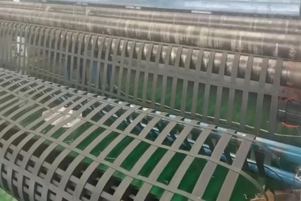 高韧性聚酯纱线集束土工格栅应用范围