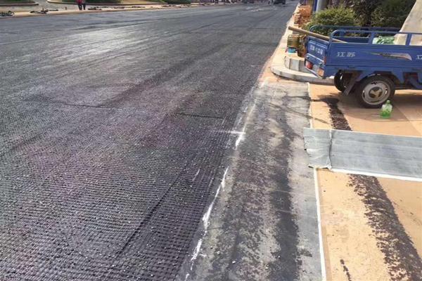 玻纤格栅和土工格栅在道路施工中的区别  第3张
