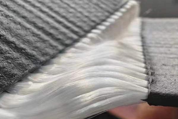 高韧性聚酯纱线集束土工格栅在边坡防护中的应用  第2张