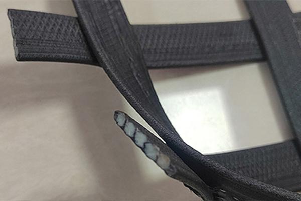 高韧性聚酯纱线集束土工格栅可以与排水网搭配使用吗  第2张